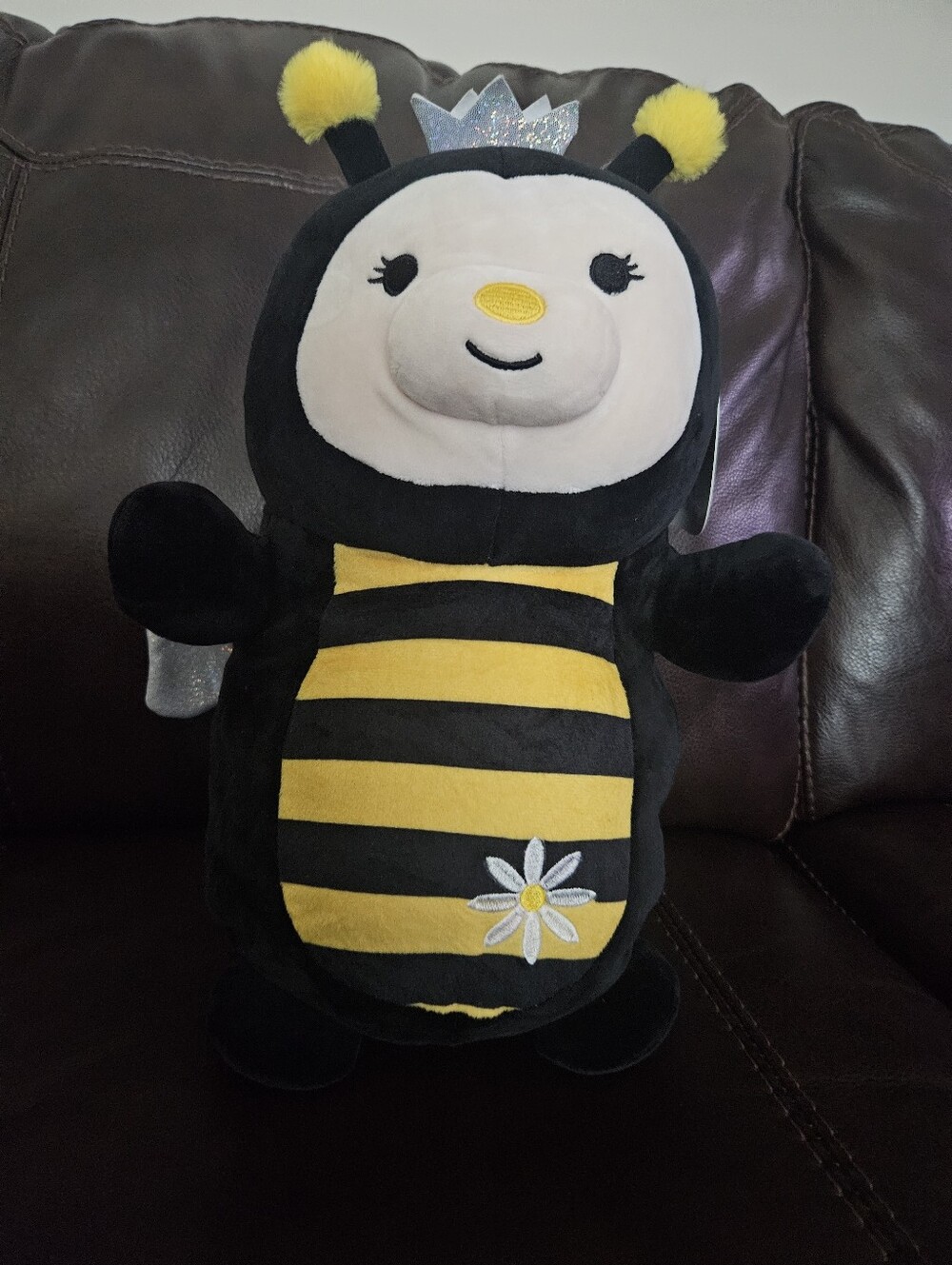 NWT Squishmallows Sunny the Queen Bee Hugmees 14”